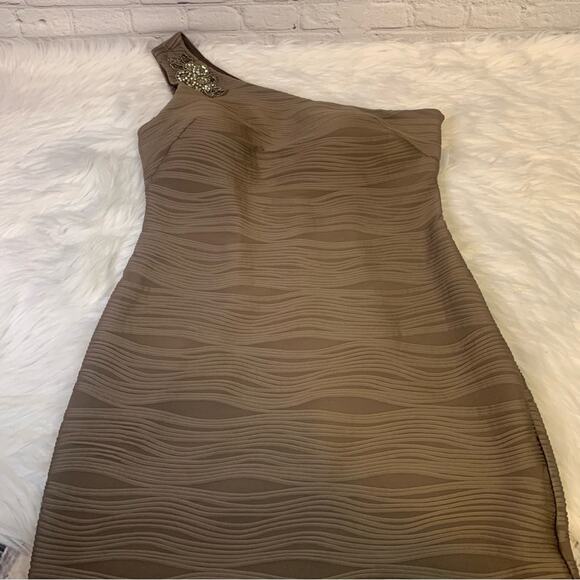 NWT Night Way Collections One Taupe Shoulder Cocktail Dress Size 12 U0410 - Picture 3 of 9